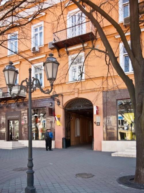 Апартаменты GoodRest на Дерибасовской Одесса Экстерьер фото